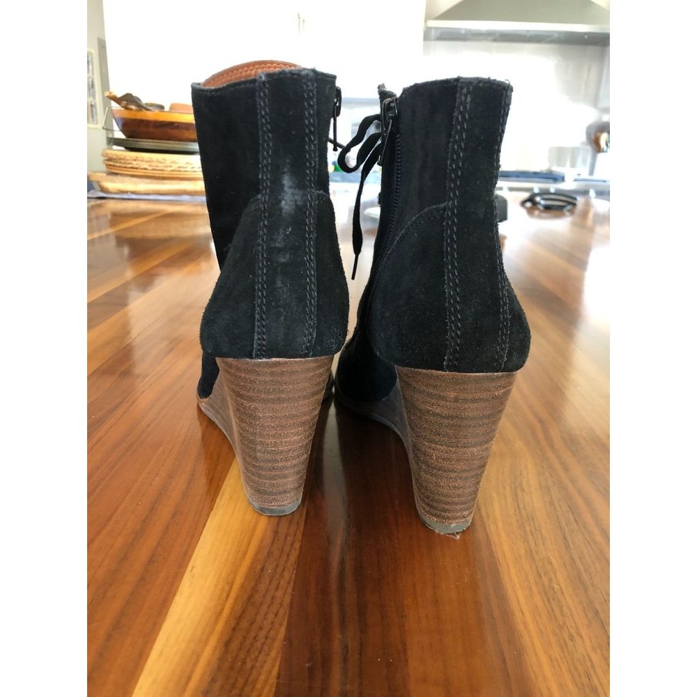 Lucky Brand 8.5M Wedge Booties Lace Up Black Suede Boots Stacked 3 1/2" Heel - Picture 10 of 10